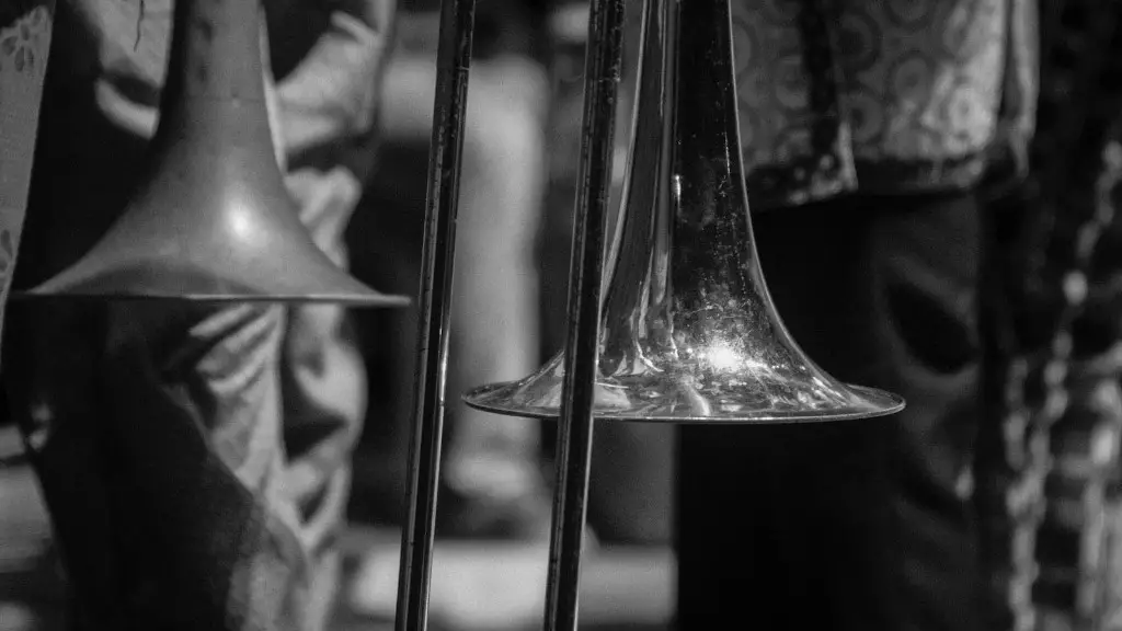 How to grip a violin bow