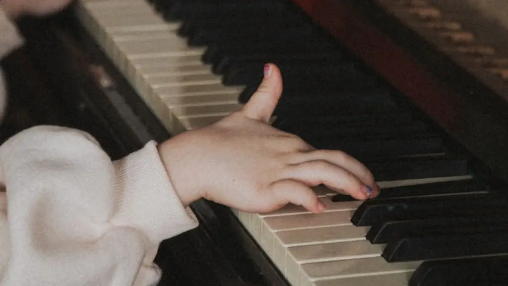 Can you play piano with small hands