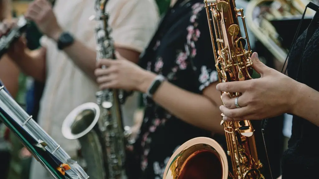 Did fred macmurray play the saxophone?