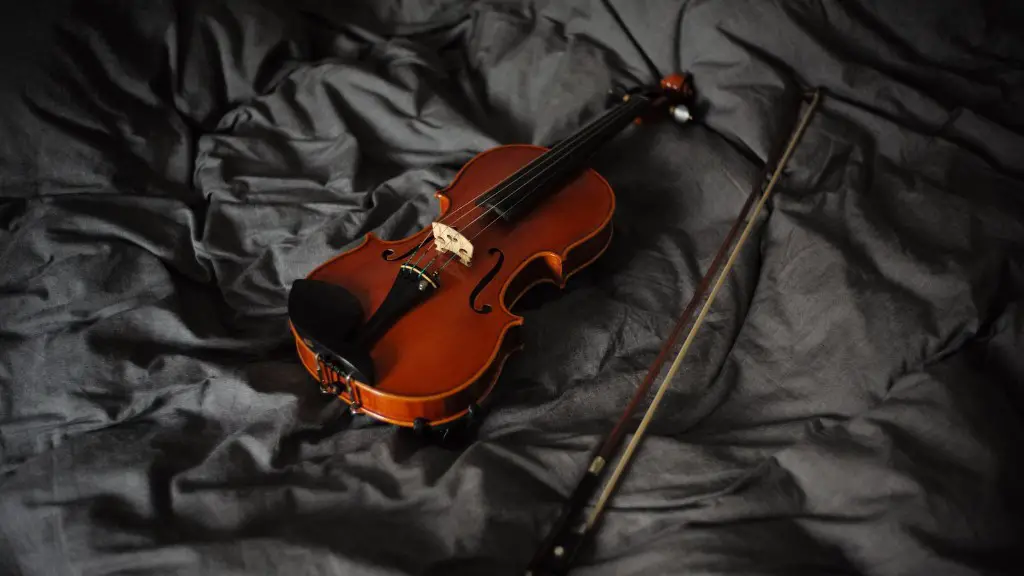 How to display antique violin