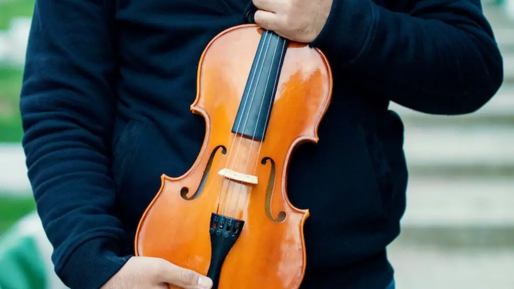 How to hang a violin on the wall