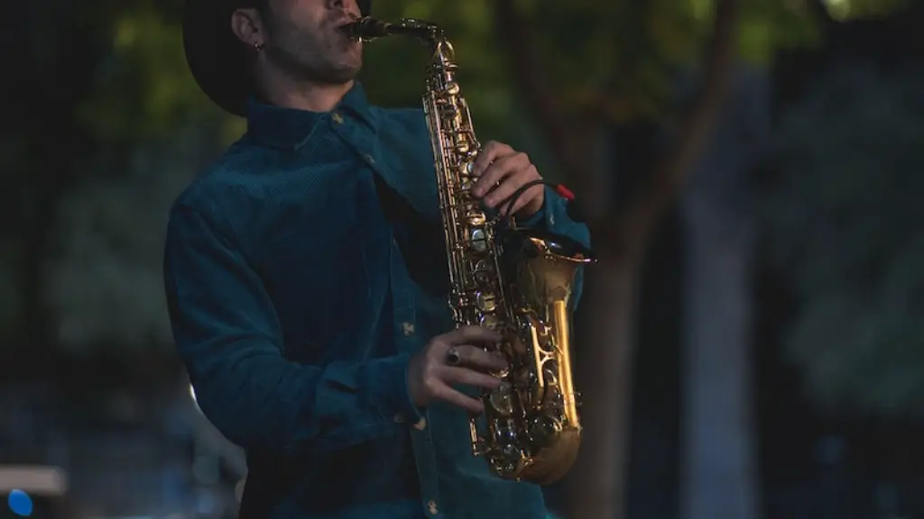 Can playing the saxophone damage your teeth?