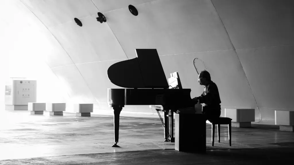 Can you play piano with short fingers