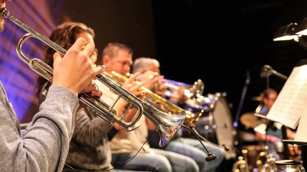 How does a trumpet make different notes