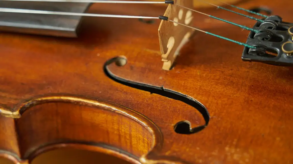 How to display antique violin