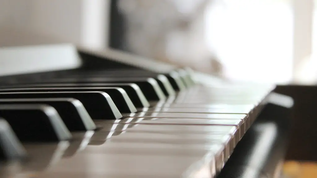 Can adrien brody play the piano