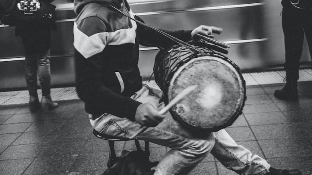 How to carry a violin on a bike
