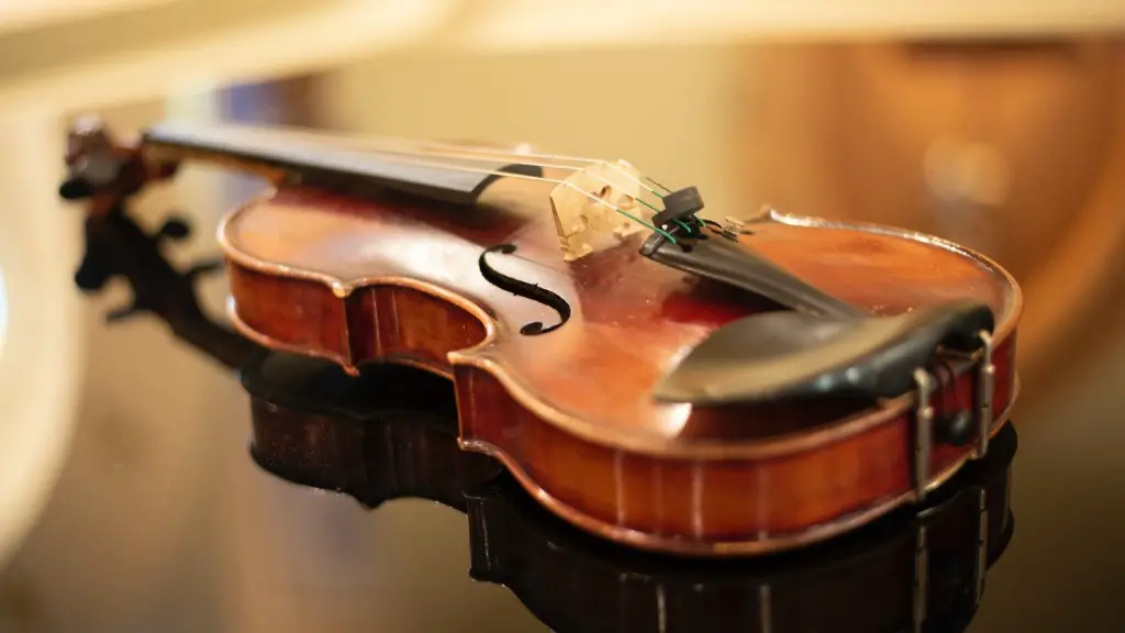 How many strings are on a violin?